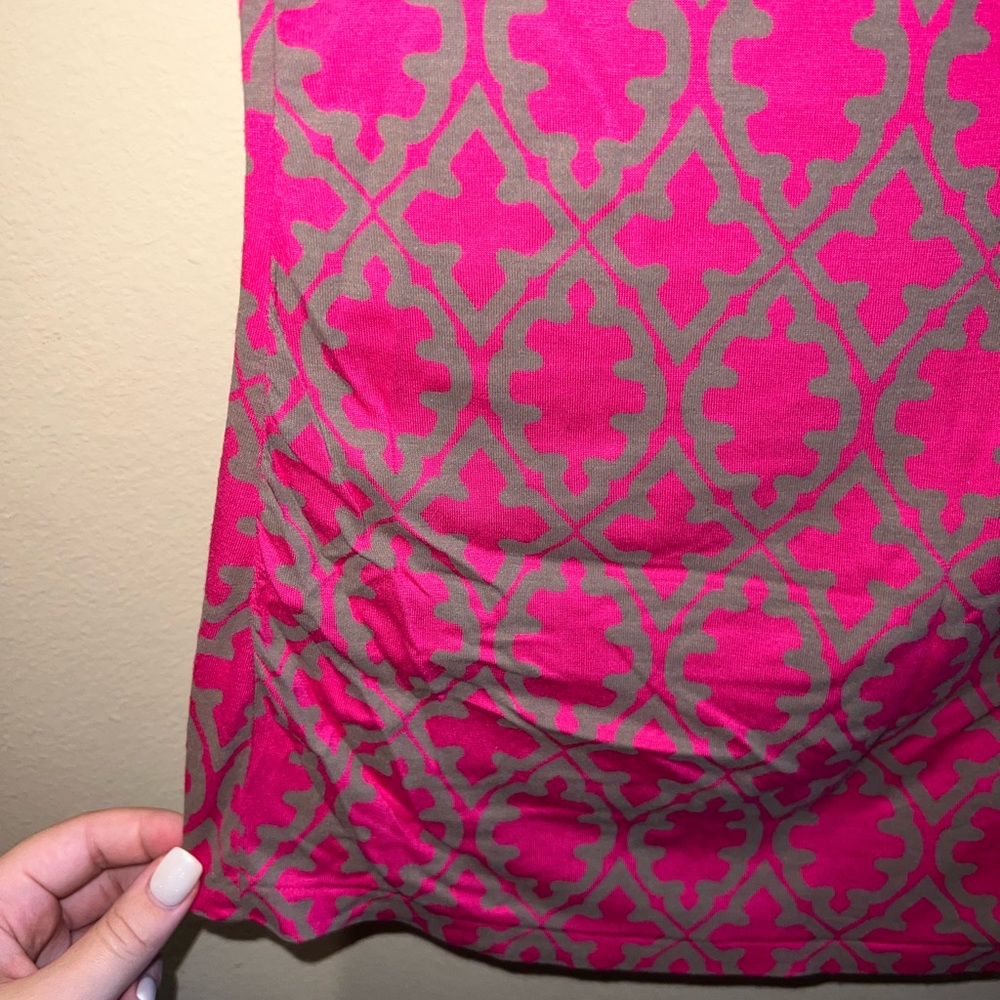 ✨Banana Republic | Pink Geometric Patterned Ruffle Top - Picture 2 of 3